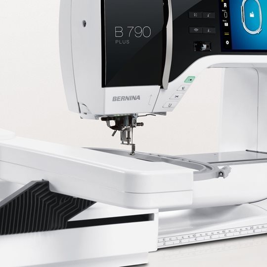 Bernina 790Plus + Stickmodul Näh u Stickkombi